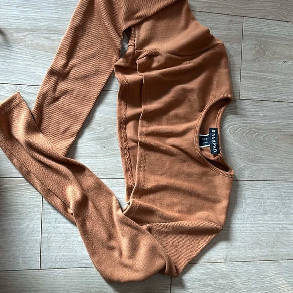 Woman’s size medium 2 piece outfit - Picture 3 of 3